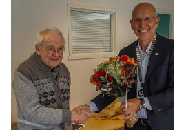 Narve Lømo tildelt æresmedlemskap i Aalesund Øst Rotaryklubb