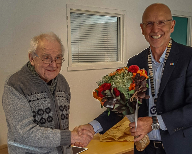 Narve Lømo tildelt æresmedlemskap i Aalesund Øst Rotaryklubb
