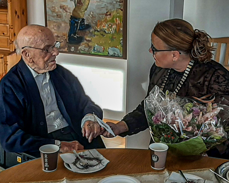 Albert Aarøe tildelt æresmedlemskap i Aalesund Øst Rotaryklubb